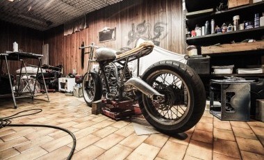 ビルトインガレージにバイクを停める!メリットやデメリット、必要な広さを解説