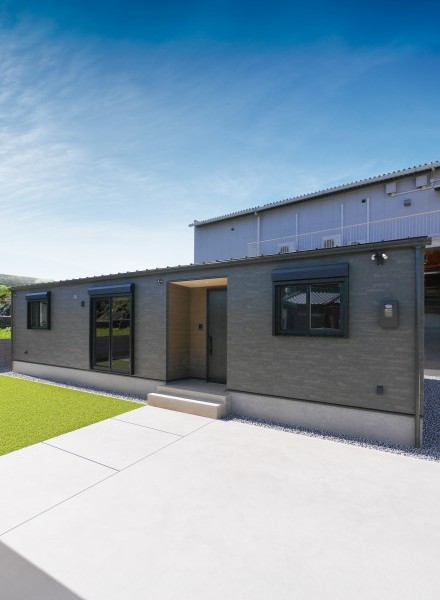 光と木のあたたかさに包まれた、心地よい平屋