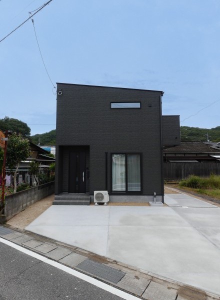 シンプルに、上質に。モノトーンが映える洗練の住まい。