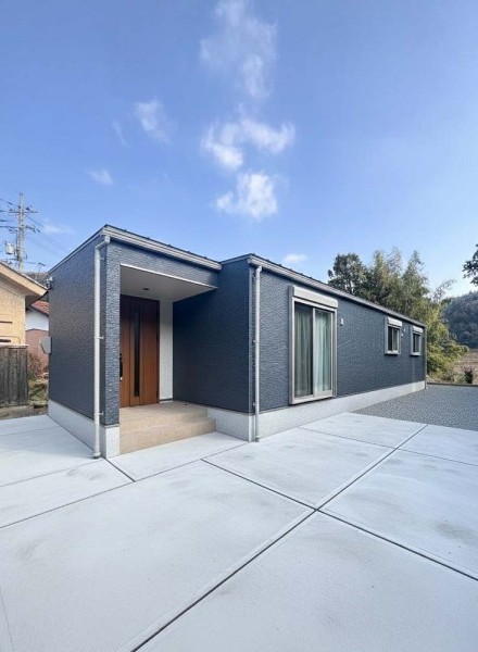 暮らしやすさを極めた、シンプルモダンの平屋