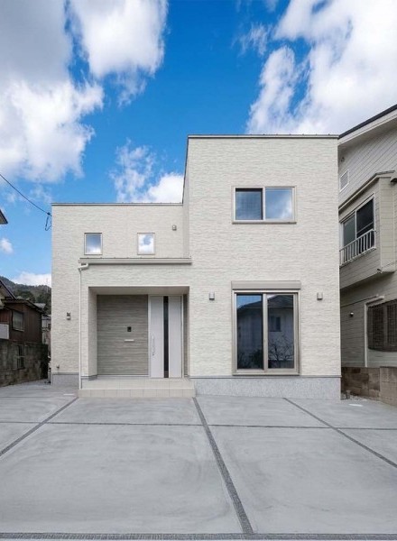 白が映える、洗練シンプルモダンの家